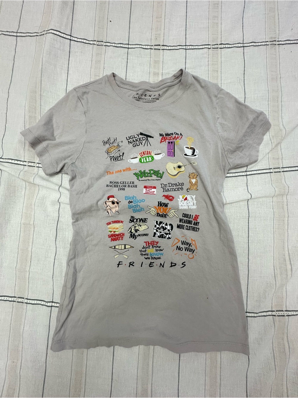 FRIENDS Graphic Logo Tee - Light Gray/Beige